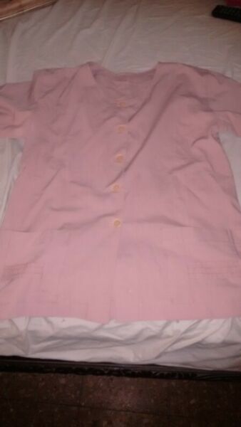 chaqueta con rosada botones