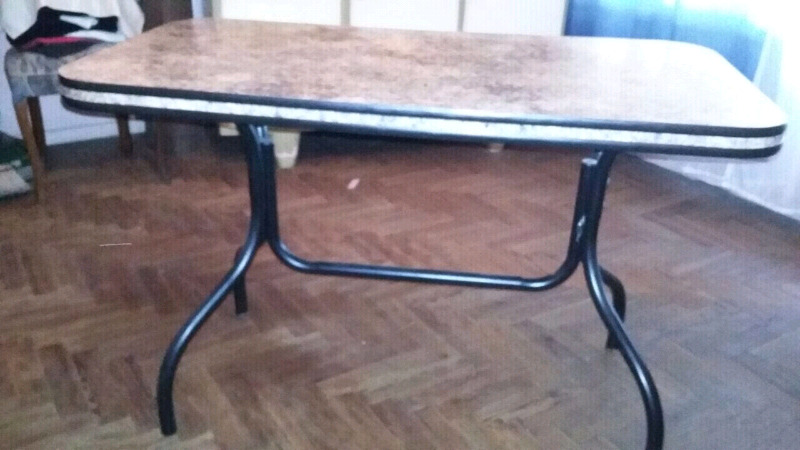 Mesa con sillas