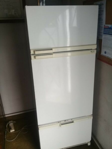 Heladera 3 puertas con freezers