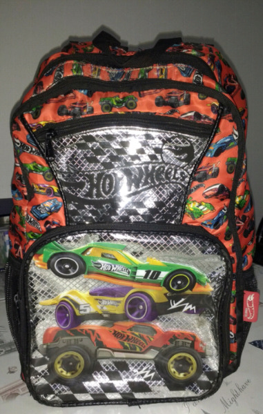 Mochila Hotwheels poco uso $400