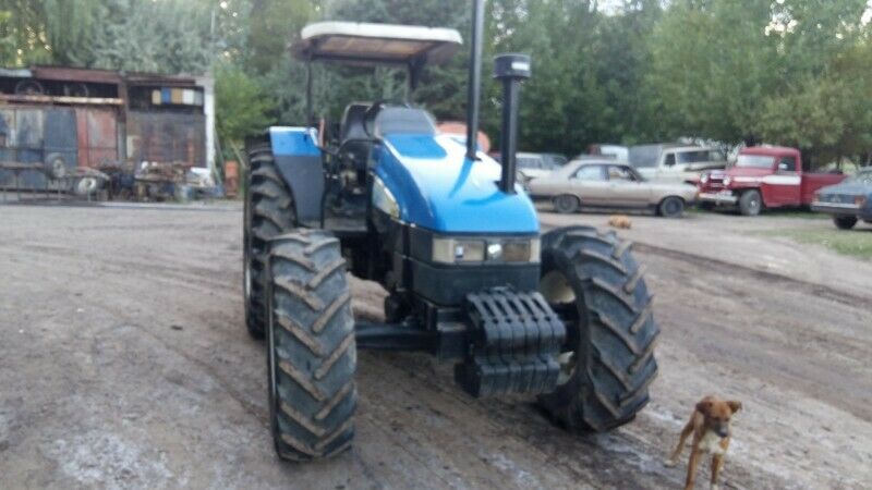 Para preparar tierra Tractor New Holland TL85E