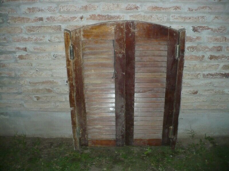 Puertas Vaiven tipo Far West - en madera de cedro - usadas.
