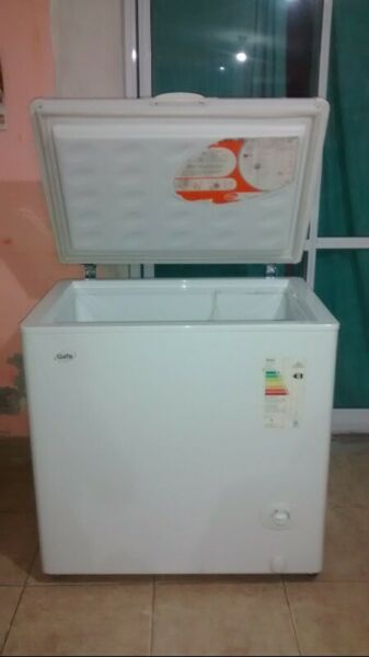 Vendo Freezer Eternity M210 Full-Blanco. Poco Uso.