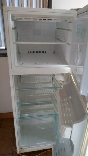 Vendo Heladera con Freezer  pesos