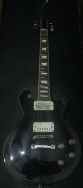 Guitarra Les Paul Negra Mirrs Usada