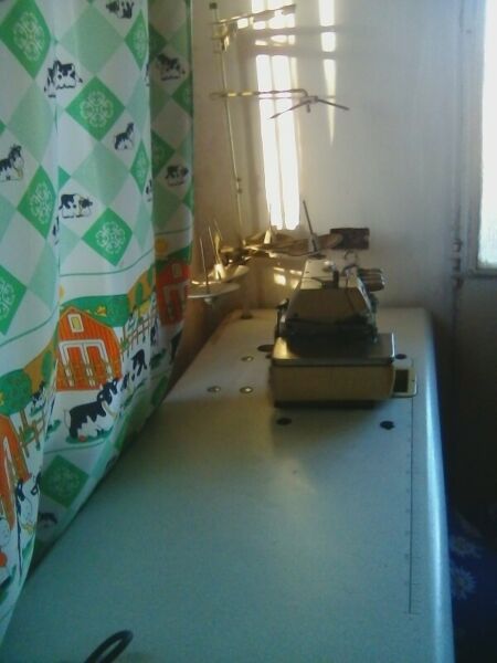 Maquina de coser, 5 hilos marca Naumann