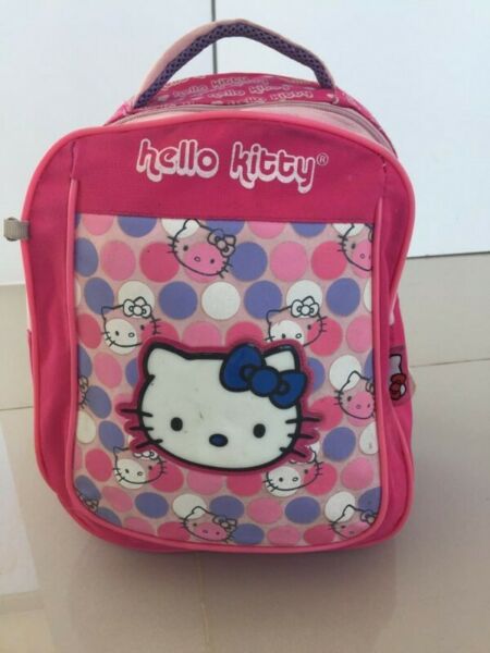 mochila escolar para niña HELLO KITTY.
