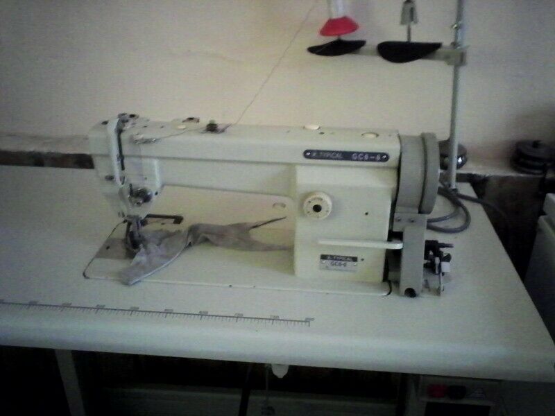 Máquina de coser industrial, usada
