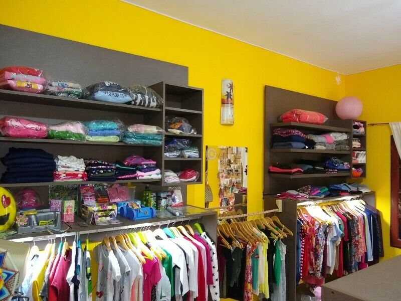 Tienda de Ropa y Regalaría en venta