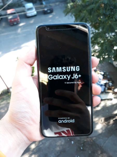 Vendo Samsung J6 Plus 32GB Pantalla 6.2 Impecableee