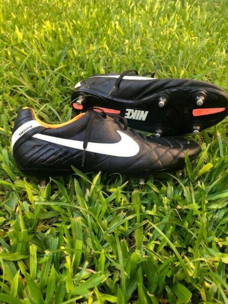 BOTINES RUGBY NIKE TIEMPO (2 usos) TALLE  US
