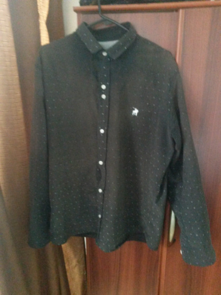 Camisa manga larga marca polo negra talle L