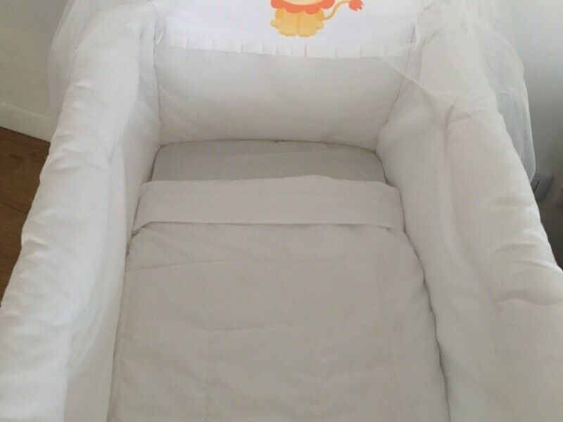 Catre para bebés + Almohadon para amamantar