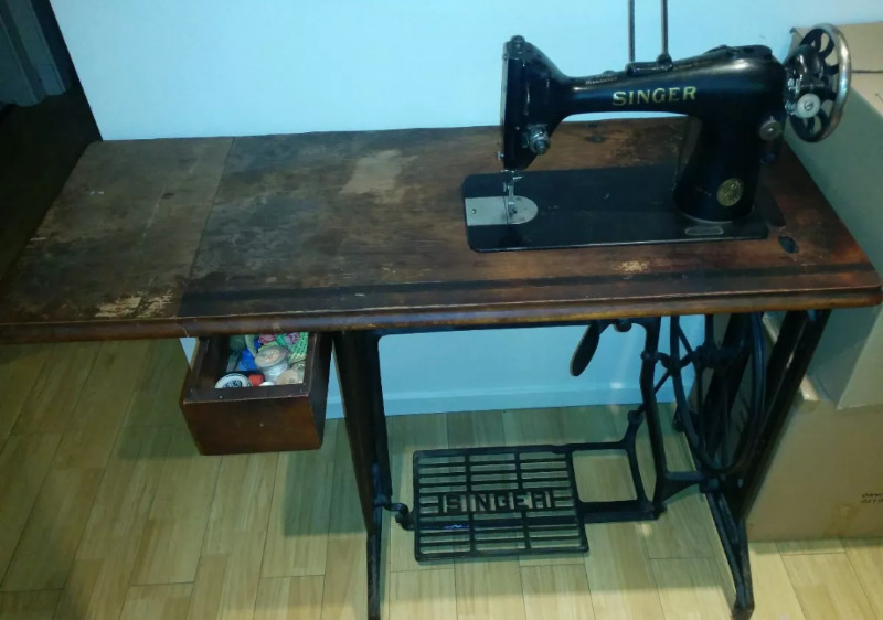 Máquina de coser singer antigua