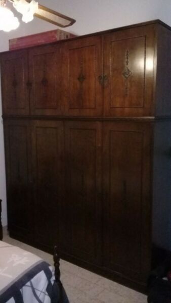 VENDO JUEGO COMEDOR Y DORMITORIO COLONIAL MUY CUIDADOS