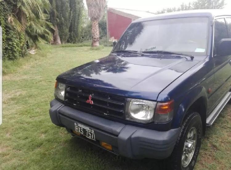 Vendo Camioneta Mitsubishi Montero.