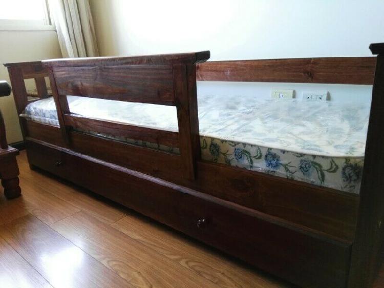 Cama a estrenar con cajonera