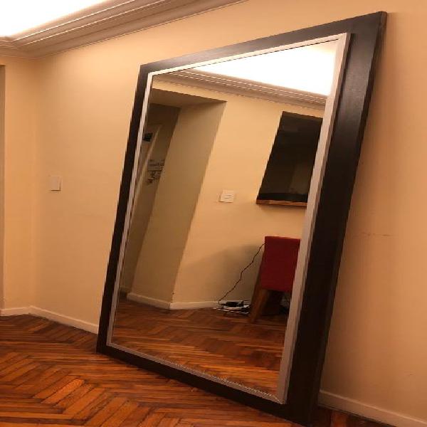Espejo Grande con Marco de Madera