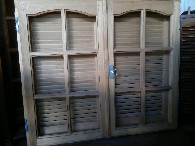 Ventana de madera 1,20 x 1,20 con celosía marco de madera