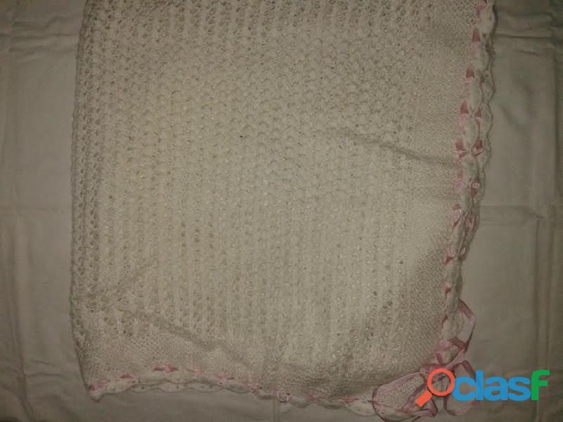 Manta Tejida Crochet Blanca Cinta Rosa 90x80 Perfecta