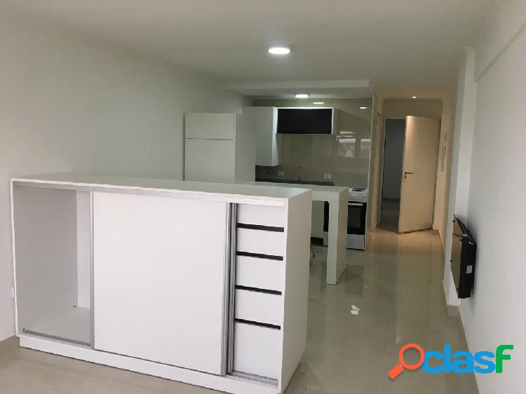 DEPARTAMENTO DE 1 AMBIENTE CON COCHERA. CON MUEBLES