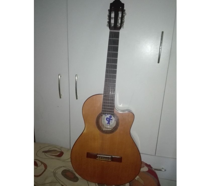 Guitarra Criolla, TANGO. Con funda. Perfecto estado, sin uso