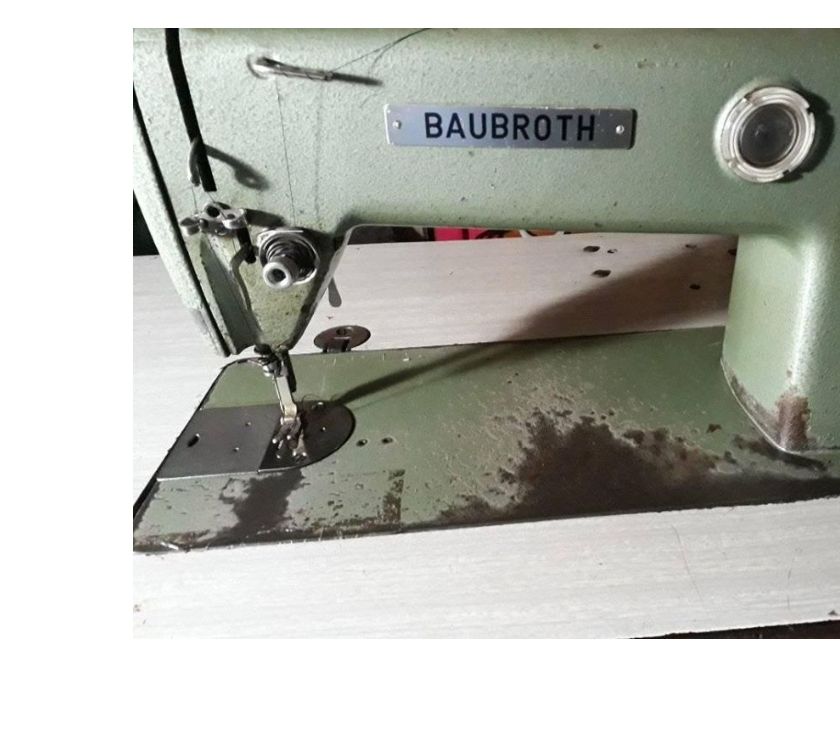 Maquina de coser recta industrial funcionando