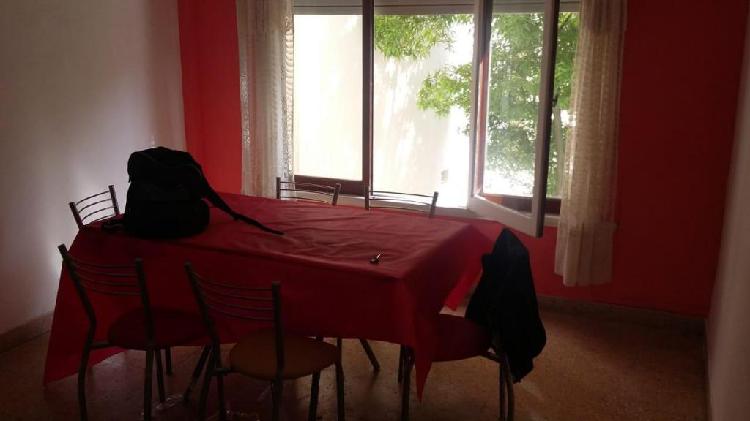Alquiler a estudiantes. 3 amb, $8900. Zona Paseo Aldrey
