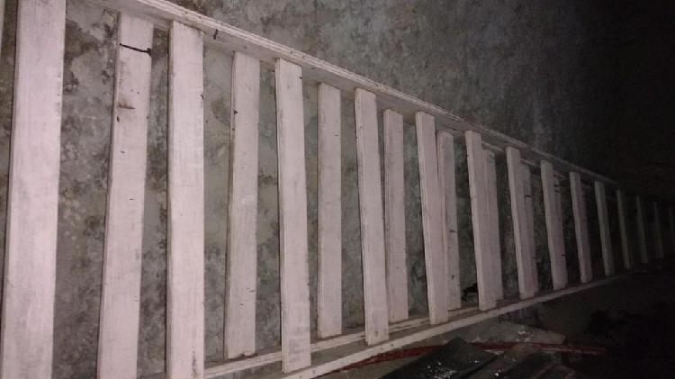 Escalera de pintor de catorce escalones perfecto estado