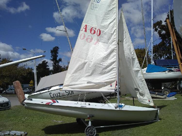 Velero Clase 470