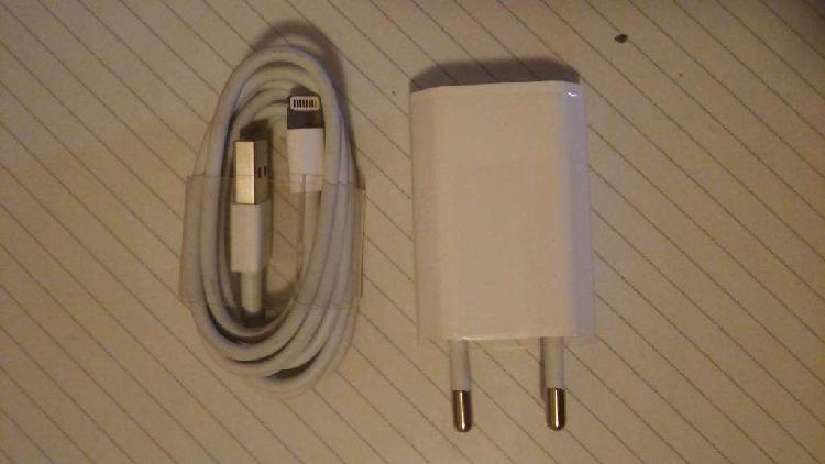 Vendo cargador Iphone original cable. Compatible con Ip6,
