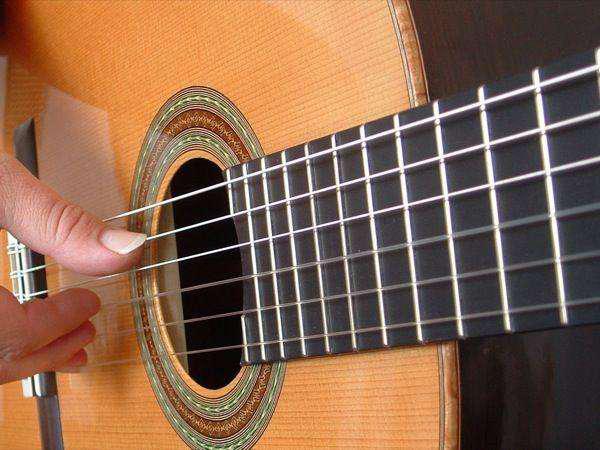 CLASES DE GUITARRA Y BAJO