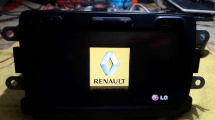 Estereo Renault con gps andando
