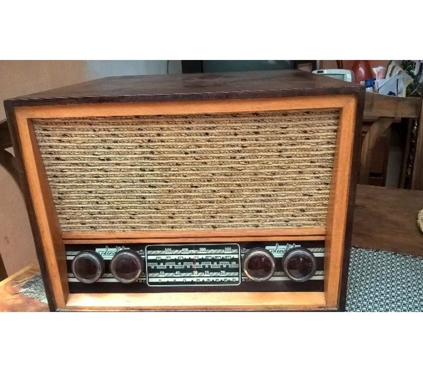 antiguo tocadiscos y radio Splendid