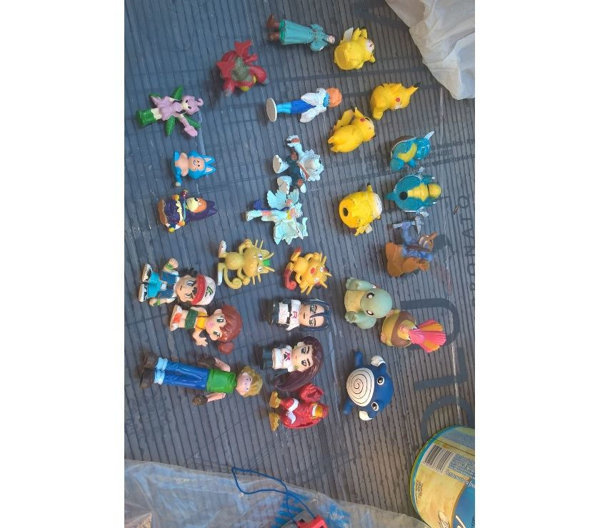 lote de figuras Pokemon Digimon y Dragon Ball