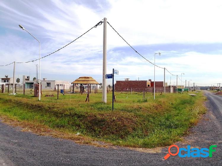 LOTE DE ESQUINA CON MEJORAS - CAMPIÑAS DE PIÑERO -