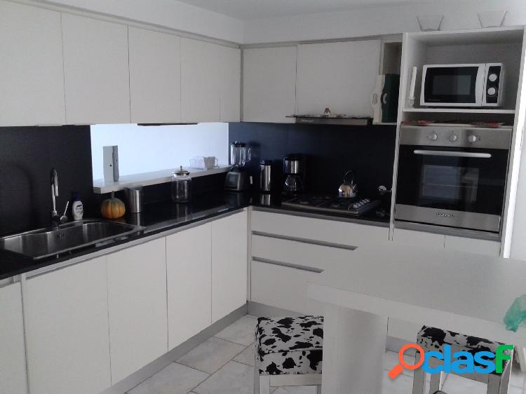 Venta Semipiso Guemes- 4 ambientes con escritorio- cochera