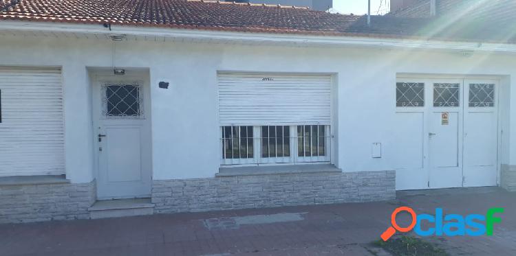 Chalet 3 ambientes a reciclar / Chauvin. Ideal constructor
