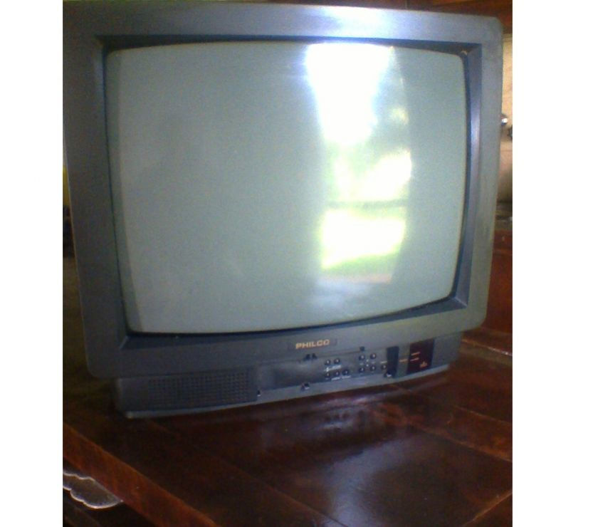 Vendo usado p. única vez -. TV PHILCO Color c tubo
