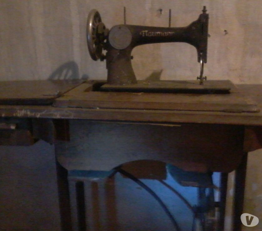 MAQUINA DE COSER NAUMANN CON MESA