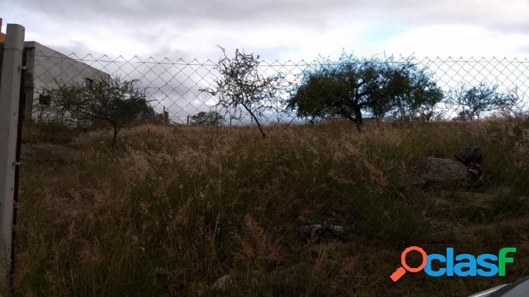 Terreno de 1053 mts2 en Villa del Lago, excelente entorno