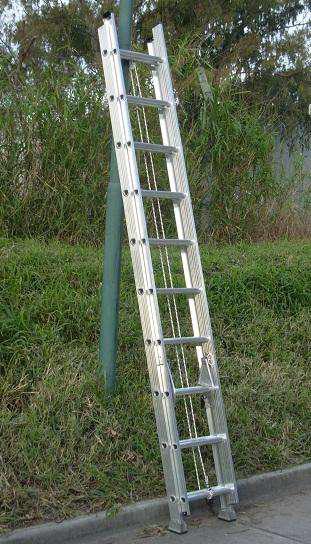 Escalera de aluminio reforzada para 136 kg, altura extendida
