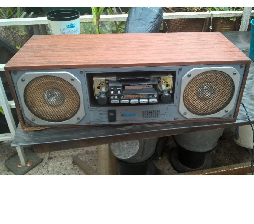 antiguo mueble para autoestereo