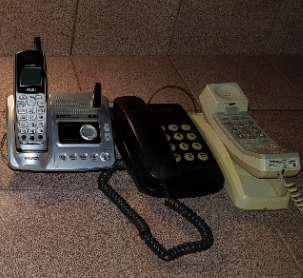 Teléfonos en lote, 2 Inalambricos y 4 con cable.