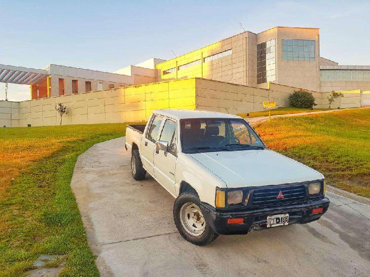 VENDO / PERMUTO / FINANCIO MITSUBISHI L200 2001