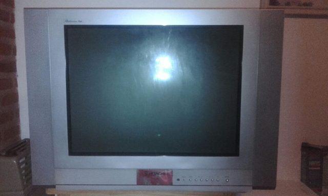 vendo a TV 29" pantalla plana y 14" con sus correspondientes