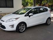 Vendo Ford Fiesta Kinetic Titanium modelo 2013