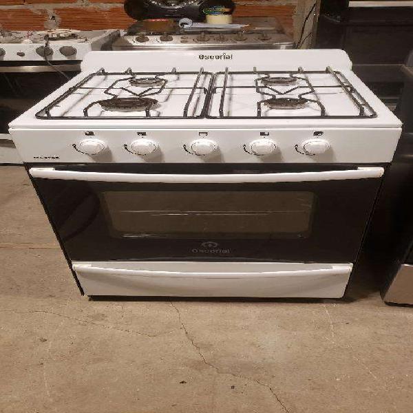 Cocina Escoreal Master con 3 Meses de Ga