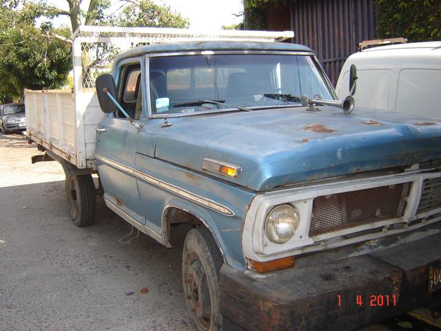 Formidable Ford 250 con motor Mercedes 1112