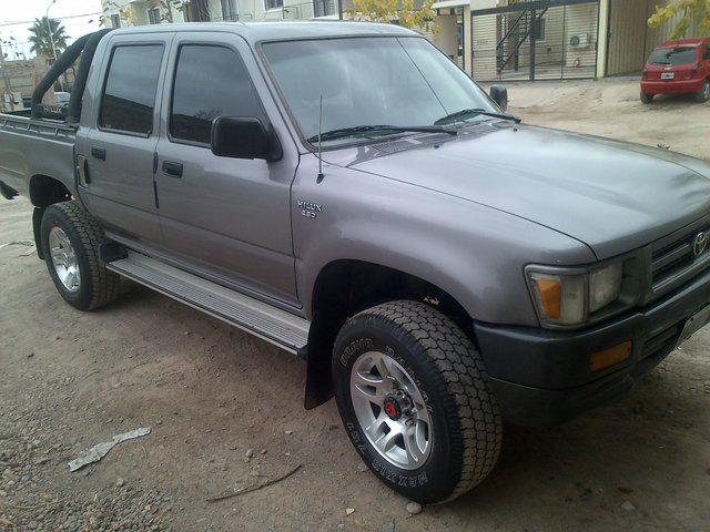 Vendo Toyota Hilux D/C DLX 4x4 1999 en Guaymallen.